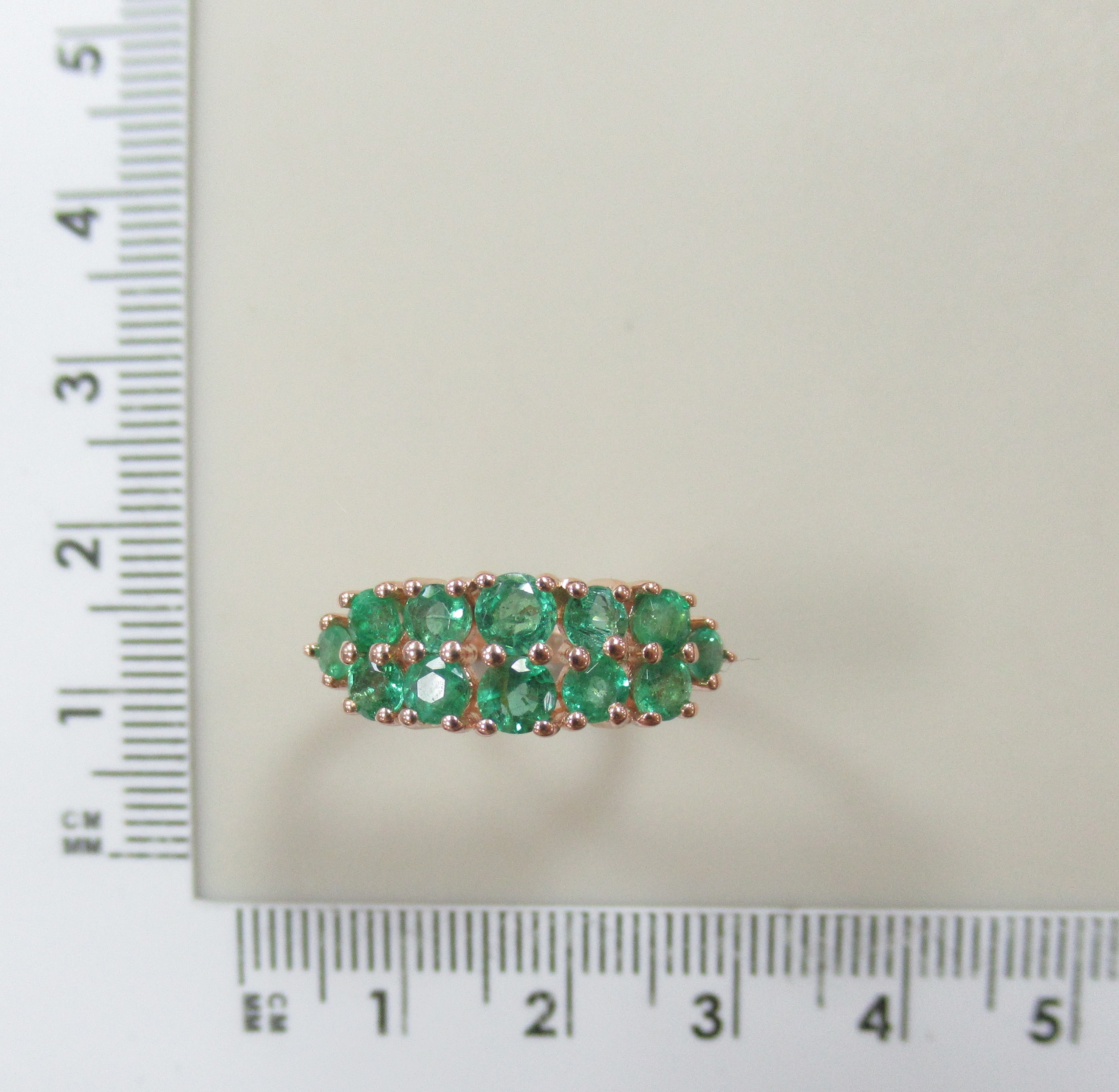 Серебряное кольцо с изумрудами